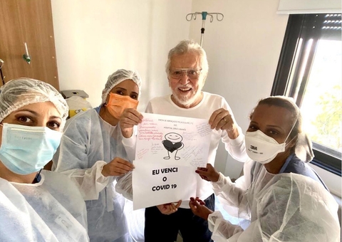 Carlos Alberto de Nóbrega se recupera da covid e recebe alta