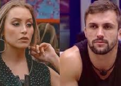 Arthur se declara para Carla e sister responde: 'babaca'