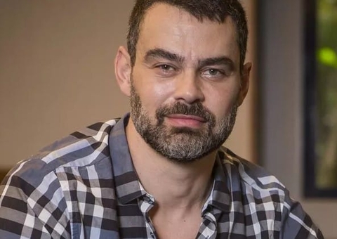 Ator Carmo Dalla Vecchia se assume gay e faz declaração para marido