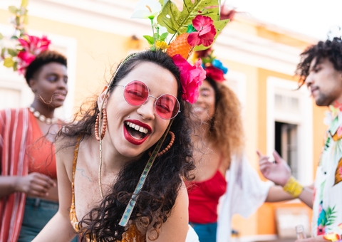 Especialista fala sobre aspectos positivos e negativos do Carnaval; confira