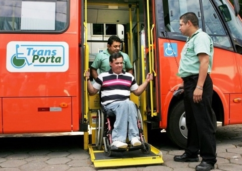 Manaus oferece serviço de translado a Pessoas com Deficiência até o sambódromo