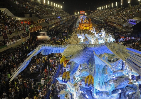 Desfile de carnaval no Rio e São Paulo é adiado para feriado de Tiradentes