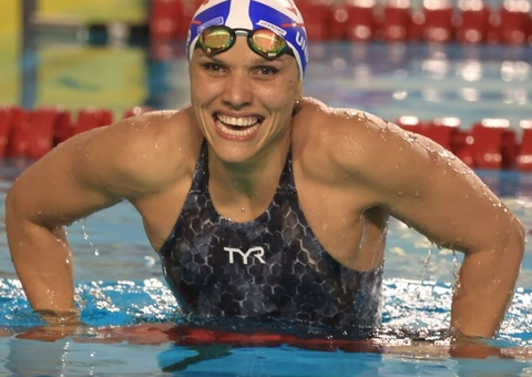 Carol Santiago é ouro em etapa do World Series de natação paralímpica