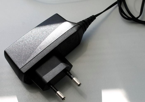 Detento sofre com fortes dores e médicos descobrem carregador de estômago