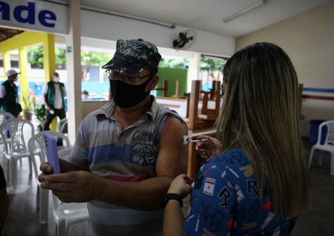 Com quase mil doses aplicadas, Carreta segue imunizando contra Covid-19 em Manaus