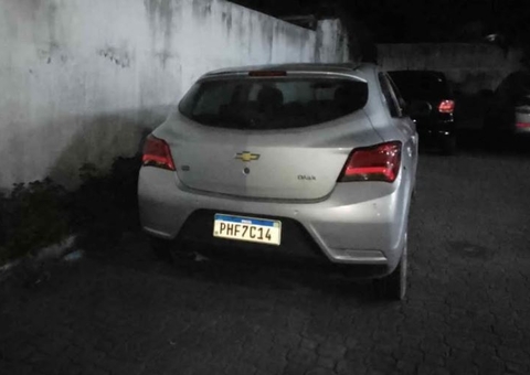 Foragido da polícia é preso ao sair para dar rolé com carro roubado em Manaus