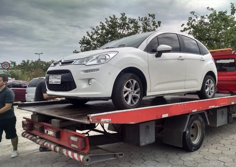 Veículos no Amazonas não poderão ser guinchados sem presença do responsável