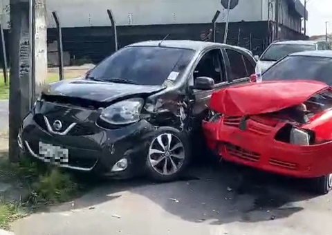 Duas mulheres ficam feridas em acidente violento em Manaus