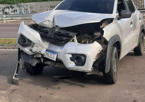 Motorista de App destrói carro para evitar morte no trânsito em Manaus