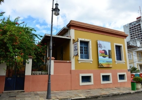 'Cidade, artes visuais e memórias' é tema de exposição no Largo de São Sebastião