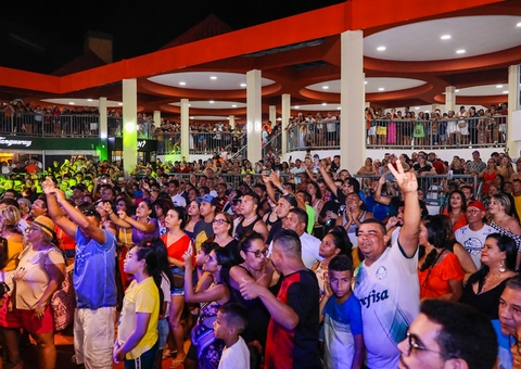 Cileno comemora 40 anos de carreira na Casa de Praia Zezinho Corrêa