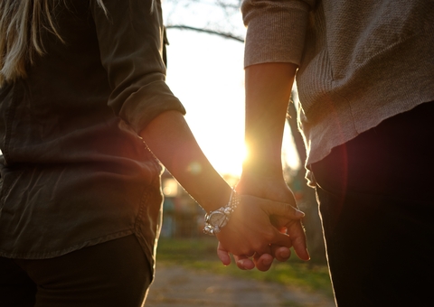 Casais do Amazonas aderem ao contrato de namoro; saiba como fazer