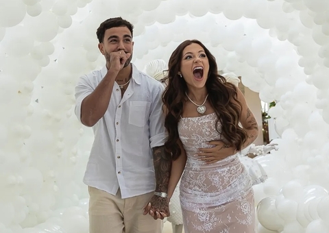 Influencer Nathalia Valente e ex-A Fazenda Yuri Meirelles descobrem sexo de bebê em chá revelação