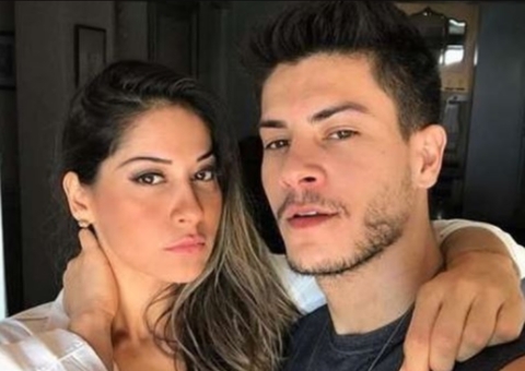 Maíra Cardi revela cheiro das partes íntimas de Arthur Aguiar: 'cada lugar tem um'
