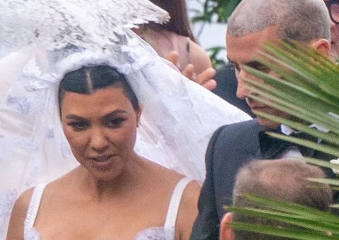 Kourtney Kardashian e Travis Baker se casam na Itália