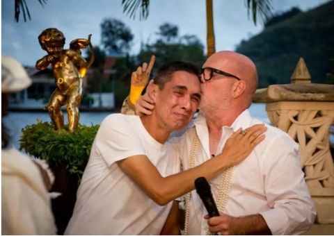 Arquiteto troca de noivo na véspera do casamento e pega convidados de surpresa