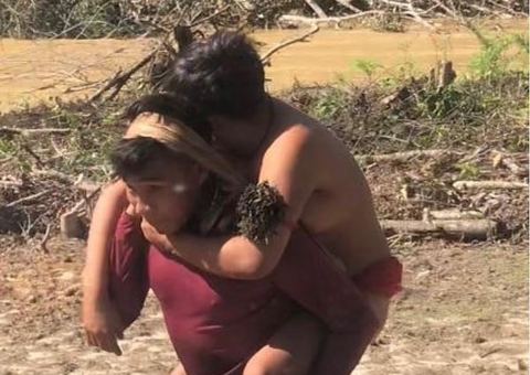 Indígena carrega irmã grávida por 2 horas após jovem levar picada de cobra