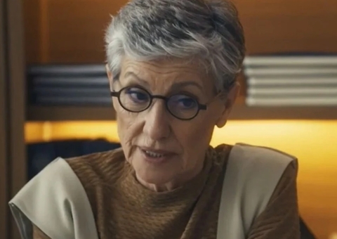 Cássia Kis é expulsa do grupo de WhatsApp de seu condomínio por homofobia