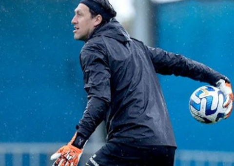 Técnico do Cuiabá ataca Cássio e detona árbitro após jogo com Corinthians