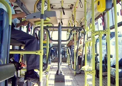 Passageiro morre após ser esfaqueado por reagir a assalto a ônibus