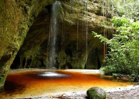 Visitação em caverna de Presidente Figueiredo é mantida após vistoria em rochas