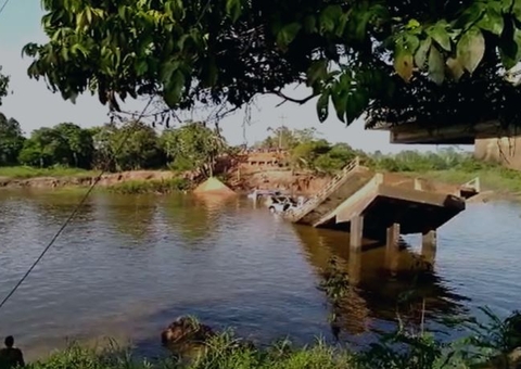Após desabamento de ponte com mortos e feridos na BR-319, veículos serão atravessados de balsa