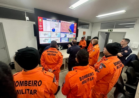 Bombeiros do Amazonas chegam no RS para reforçar resgate de vítimas das inundações