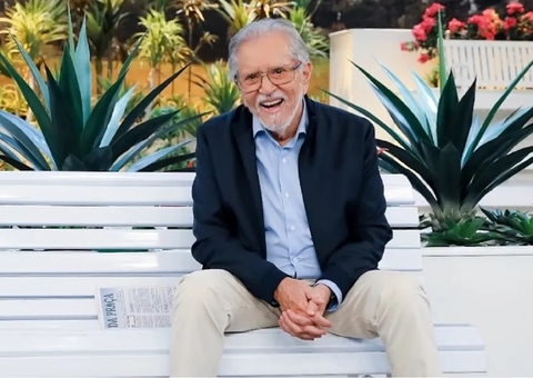 Carlos Alberto de Nóbrega passa por cirurgia para retirar coágulo na cabeça