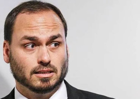 Operação da PF mira Carlos Bolsonaro por suspeita de receber informações ilegais da Abin