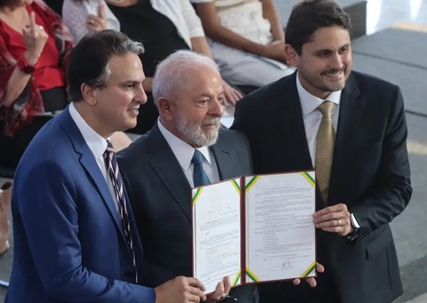 Bolsa do ensino médio será de R$ 200 por mês, com bônus de R$ 200 para Enem