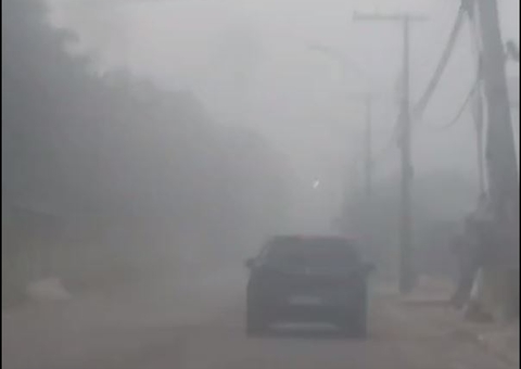 Manaus amanhece encoberta por nevoeiro e trânsito fica comprometido
