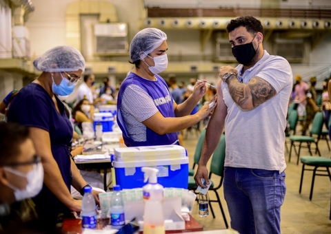 Postos antecipam vacinação contra covid para pessoas de 28 anos em Manaus