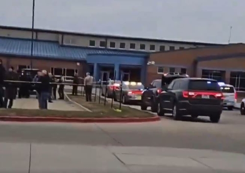 Atirador mata aluno e deixa cinco pessoas feridas em escola nos EUA