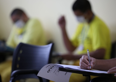 Provas do Enem são aplicadas para mais de 470 detentos no Amazonas