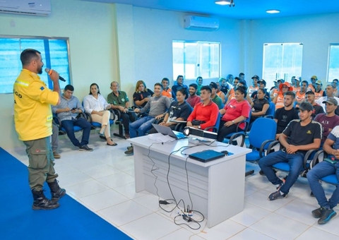 Novos brigadistas passam por treinamento para atuar no combate a queimadas no Amazonas