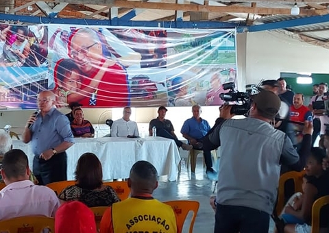 José Melo relembra obras realizadas quando governador durante viagem a Humaitá