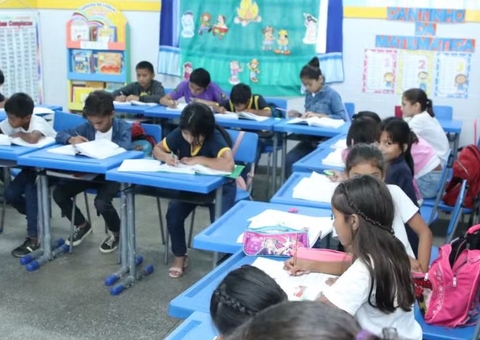 Escolas públicas iniciam ano letivo em Manaus e no interior