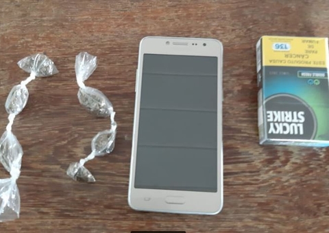 Homem é preso por arremessar celular e drogas para dentro de cadeia no Amazonas