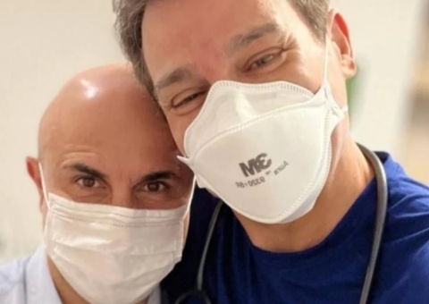 Em tratamento contra câncer, Celso Portiolli homenageia médico: ‘Acalmou meu coração’