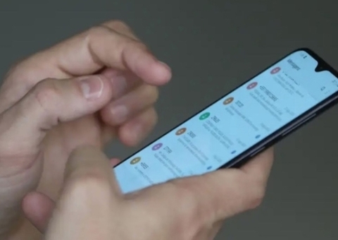 Jovens chamam proibição de celulares na escola de 'micão' e debatem como burlar lei