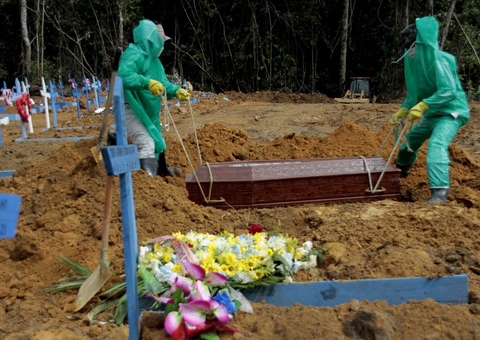 Manaus teve nesta terça-feira 35 sepultamentos de vítimas da Covid
