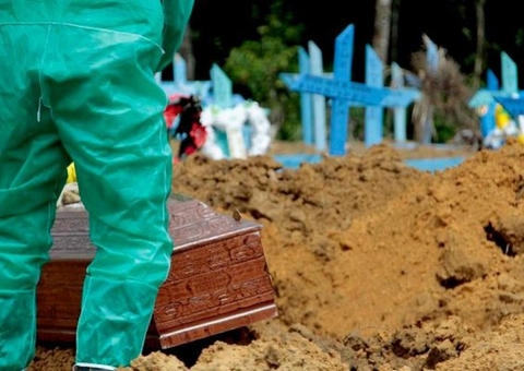 Manaus teve 82 enterros nesta segunda-feira; 37 de vítimas do coronavírus
