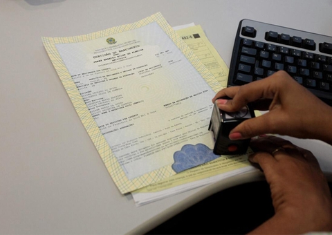 Com certidão, eleitor com pendência pode regularizar outros documentos