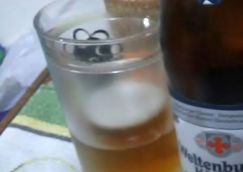 Turistas contam com ajuda de moradores de Doha para comprar cerveja