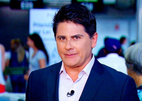 Apresentador César Filho é internado com Covid-19 