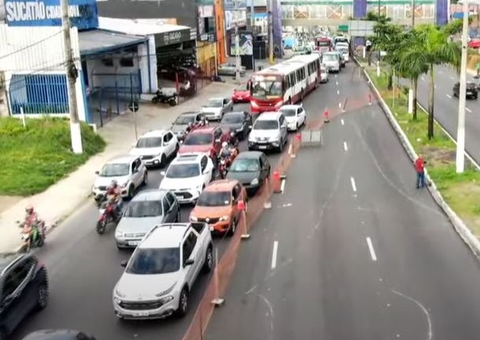 Manutenção no Viaduto do Manoa deixa trânsito caótico em Manaus 