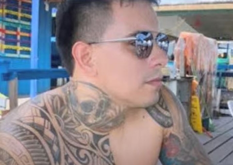 Polícia investiga suspeito de agredir e jogar mulher de carro por recusar beijo em Manaus