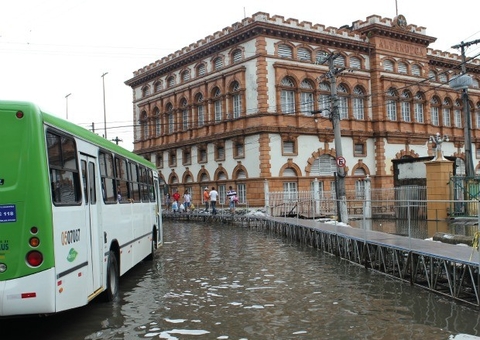 Cheia histórica: Rio Negro atinge 30 metros neste sábado