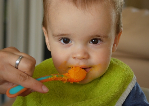 Guia do Ministério da Saúde traz dicas para alimentação de crianças