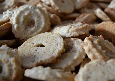 Jovem morre engasgado com biscoito